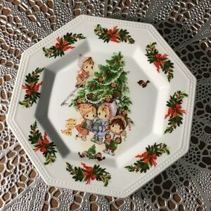 Seagull Fine China Christmas plate.